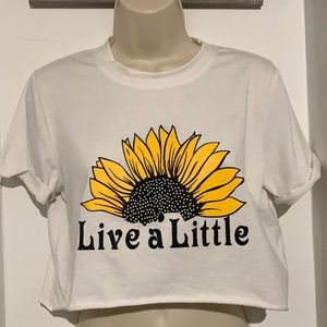 LIVE A LITTLE Crop top